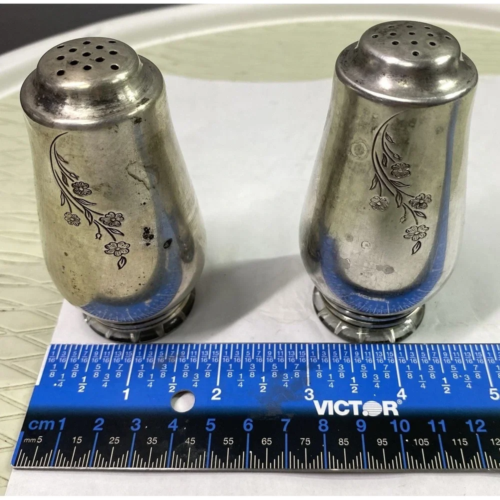 Vintage Metal W/Glass Bottom Salt&Pepper Shakers Engraved Floral Design 3.5